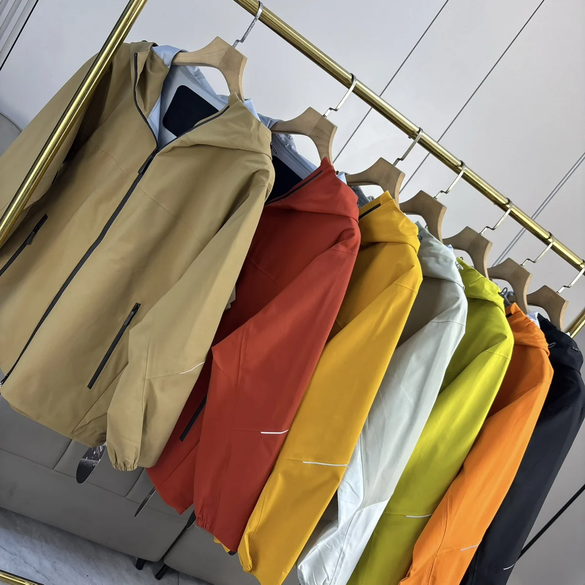 

Outdoor Men's Hooded Jaet Full-Body Taped Waterproof Windproof Sports Coat for Autumn Couples Sle Stand Fit Polyester ...