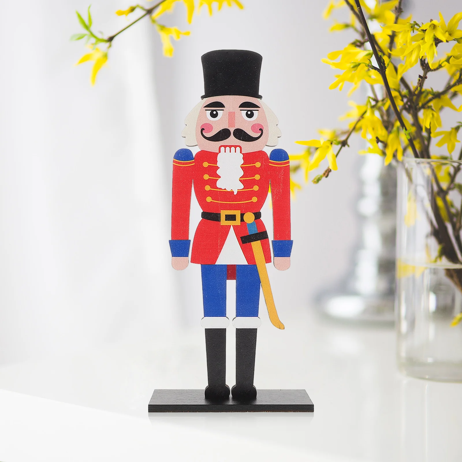 Деревянные фигурки солдатиков-орехов для рождественского декора