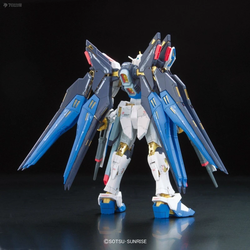 BANDAI Original Real Grade Series 14 Strike Freedom Gundam Anime Action Figure Assembly Ornament Model Toys Collectible Model