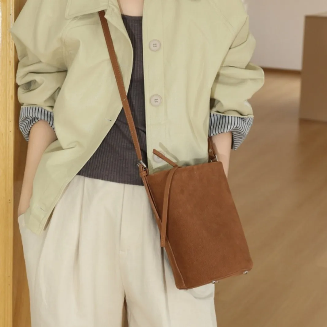 طبقة علوية من جلد الغزال لخريف/شتاء 2026 حقيبة دلو كروس متعددة الاستخدامات من الجلد الطبيعي للنساء بكتف واحد