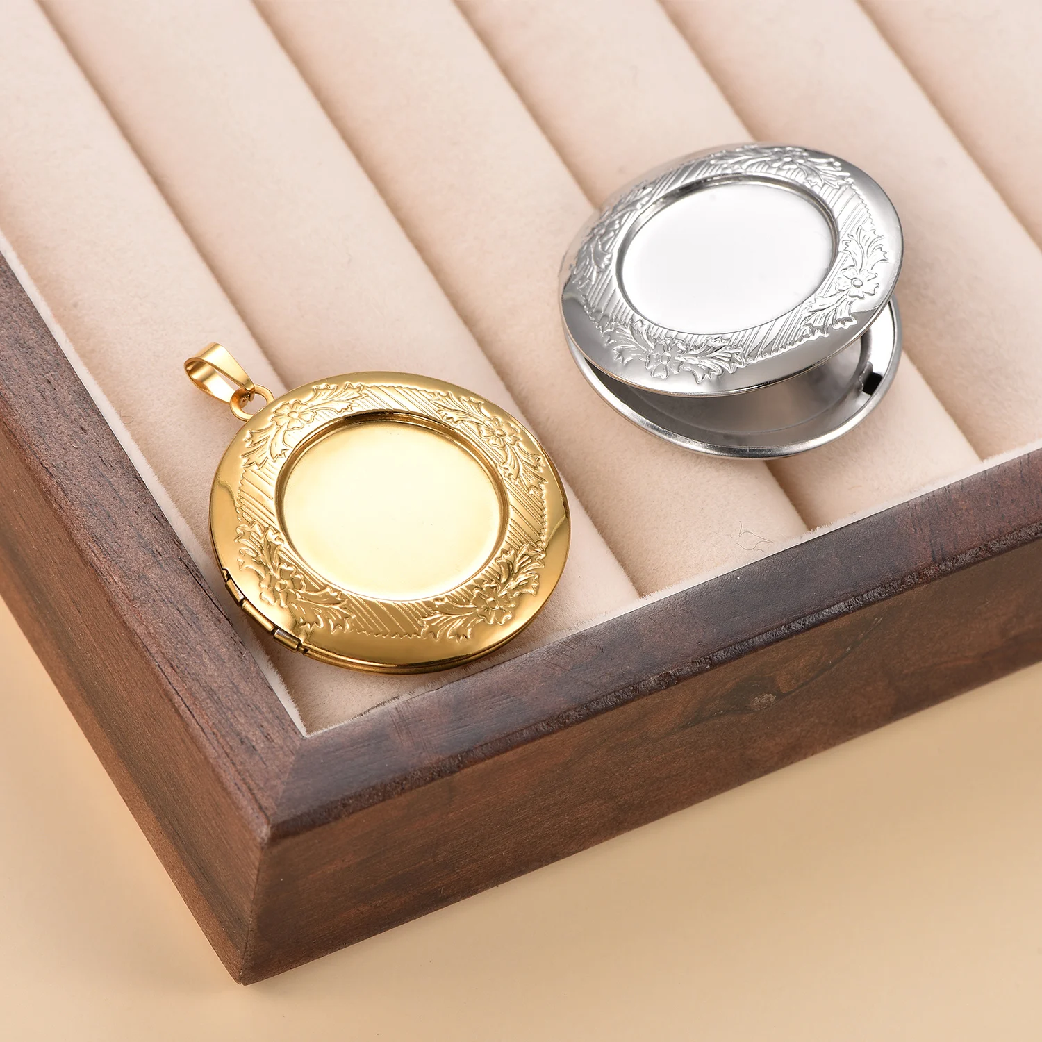 Runde Edelstahl-Foto-Halskette in Silber- und Goldfarbe, Vintage-Medaillon mit Öffnungsfunktion, Fotorahmen, Erinnerungsschmuck – Detail 1