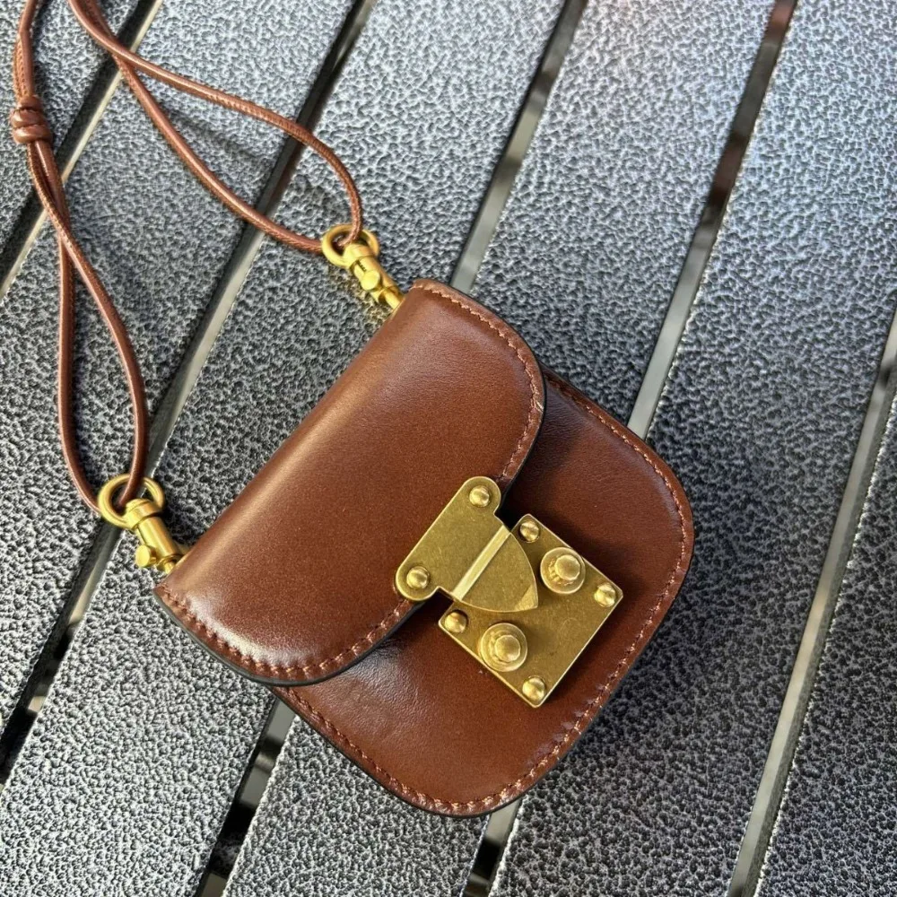 

New Retro Cowhide Bag Flip Lock Mini Messenger Unique Versatile Simple Niche High Fashion Metal Buckle Versatile Small Square