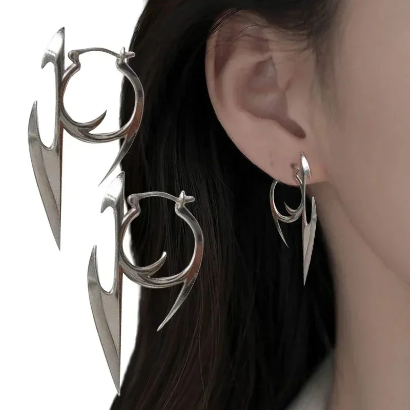 Punk Mechanical Style European and American Fashion Earrings Personalized Hip-hop Cool Dart Shaped Dagger Shaped Earrings