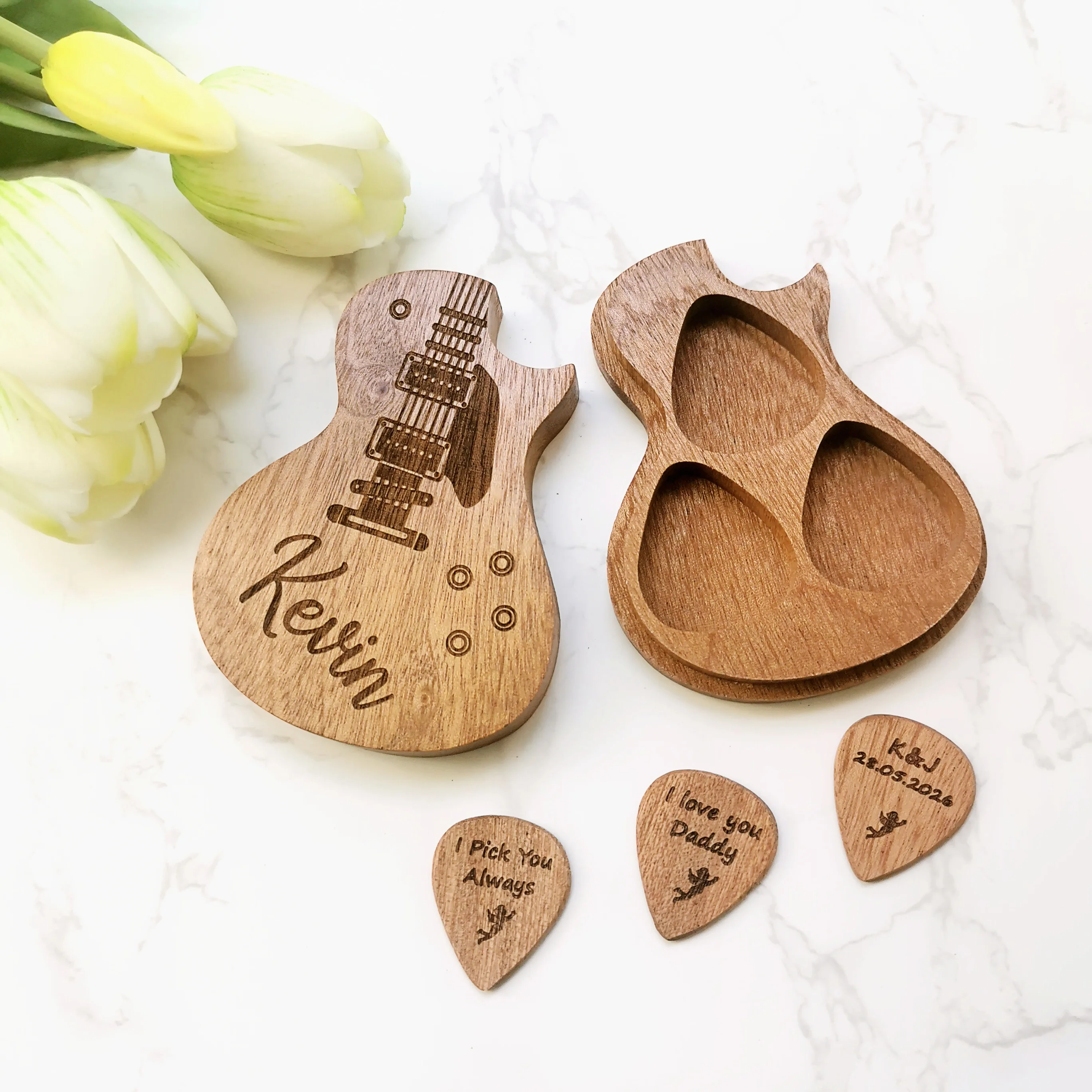 Free Shipping Personalized Wedding Groomsman Favours Guitar Picks With Box Wooden  Plectrum Case Gift for Man Guitar Pick Holde