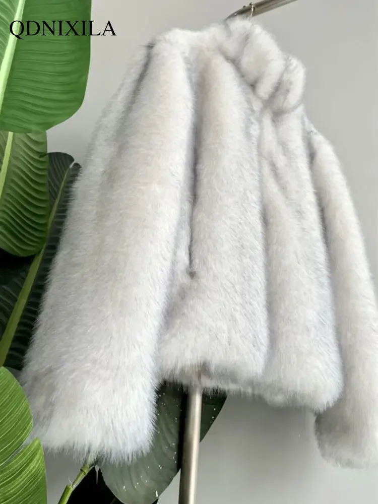 Faux fox casaco de pele para as mulheres, jaqueta curta e engrossada, imitação avançada, inverno, 2024