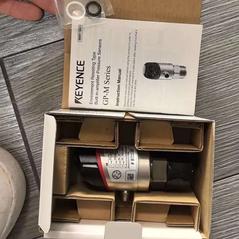 GP-M100 新しいオリジナル KEYENCE 超強力デジタル圧力センサー、大量在庫あり、ご相談歓迎です。