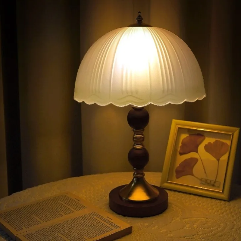 

Настольная лампа из массива дерева, роскошные скандинавские стеклянные прикроватные лампы, креативная эстетика, ночник, украшение для спальни, световые украшения для настроения