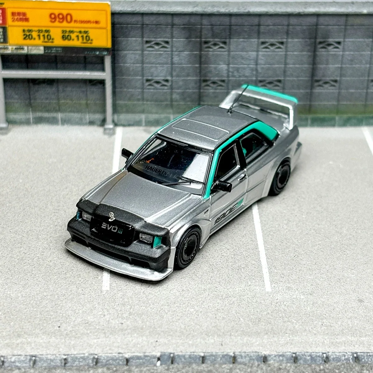 RM 1:64 Mercedes-Benz W201 190E Modified Alloy model - in stock