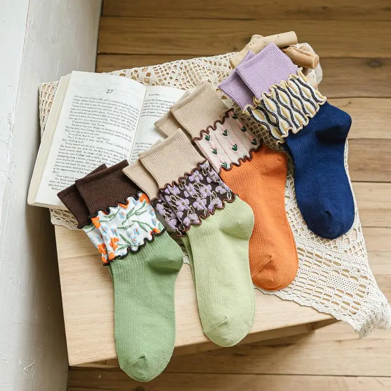 1 Pair Women Retro Cute Stringy Selvedge Middle Tube Socks Creative Design Fashionable All-Match Ins Style Cotton Socks