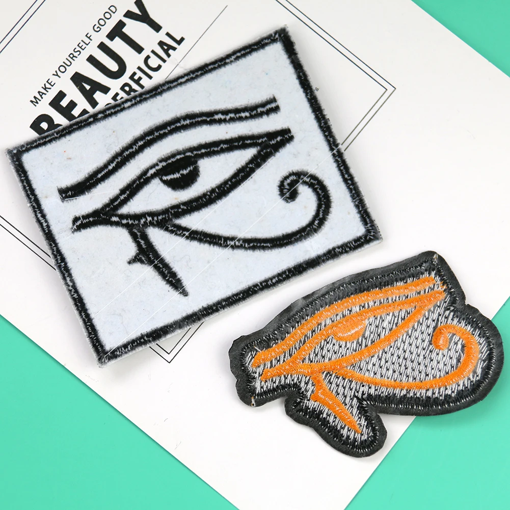 2Pcs Oog Van Horus Patch Oude Egyptische Symbool Bescherming Borduurwerk Doek Stickers Ijzer Op Sew Patch Badge Applique Voor kleden