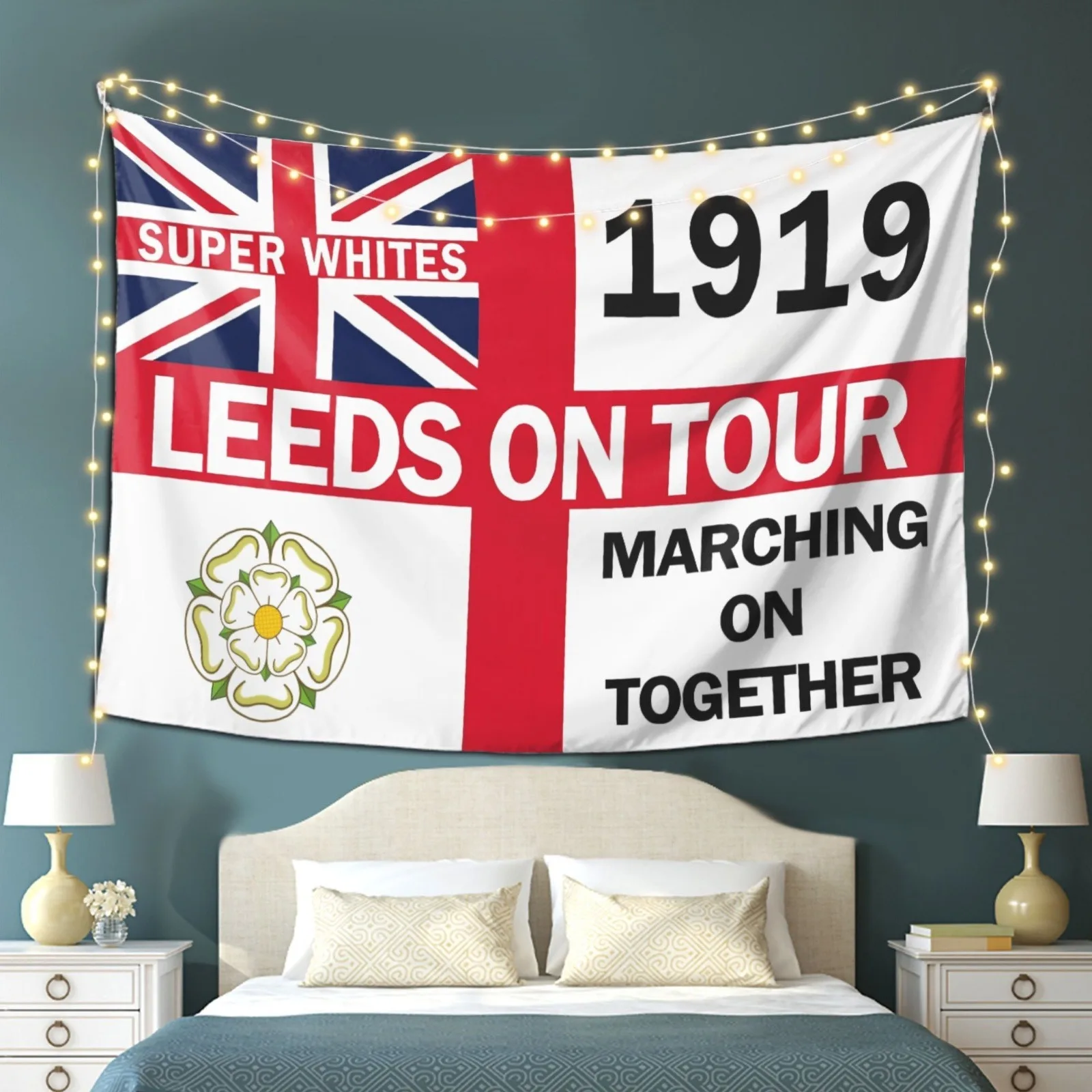 ليدز يونايتد FC 1919 نسيج كرة القدم مروحة الكهف ديكور الجلد المدبوغ البوليستر جدار الفن مباراة يوم غرفة نوم بار راية خفيفة الوزن محكم #1