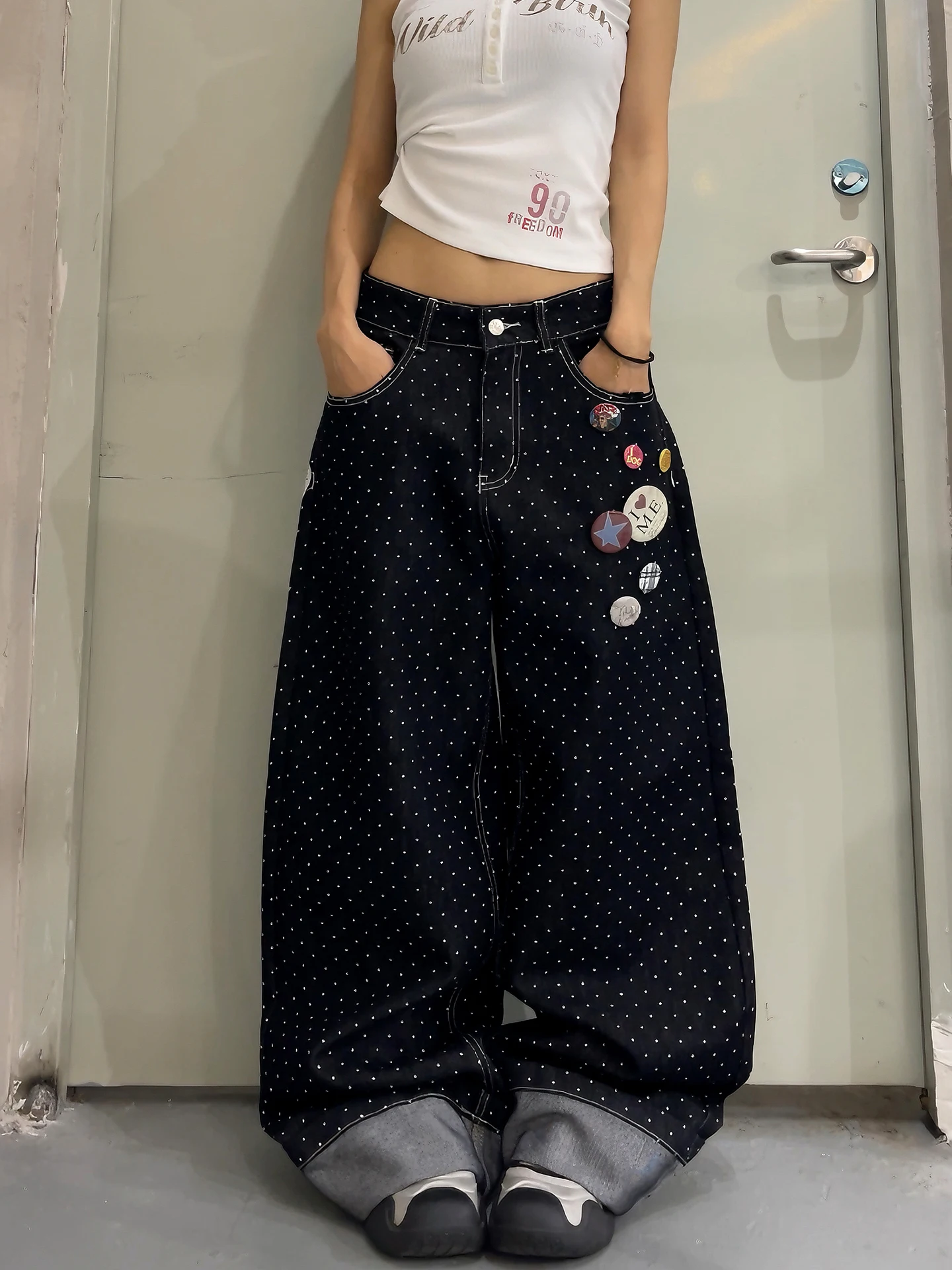 

Street Style American Denim Jeans with Embroidered Polka Dot Badge And Music Notes Loose Wide Leg Straight Casual Trousers