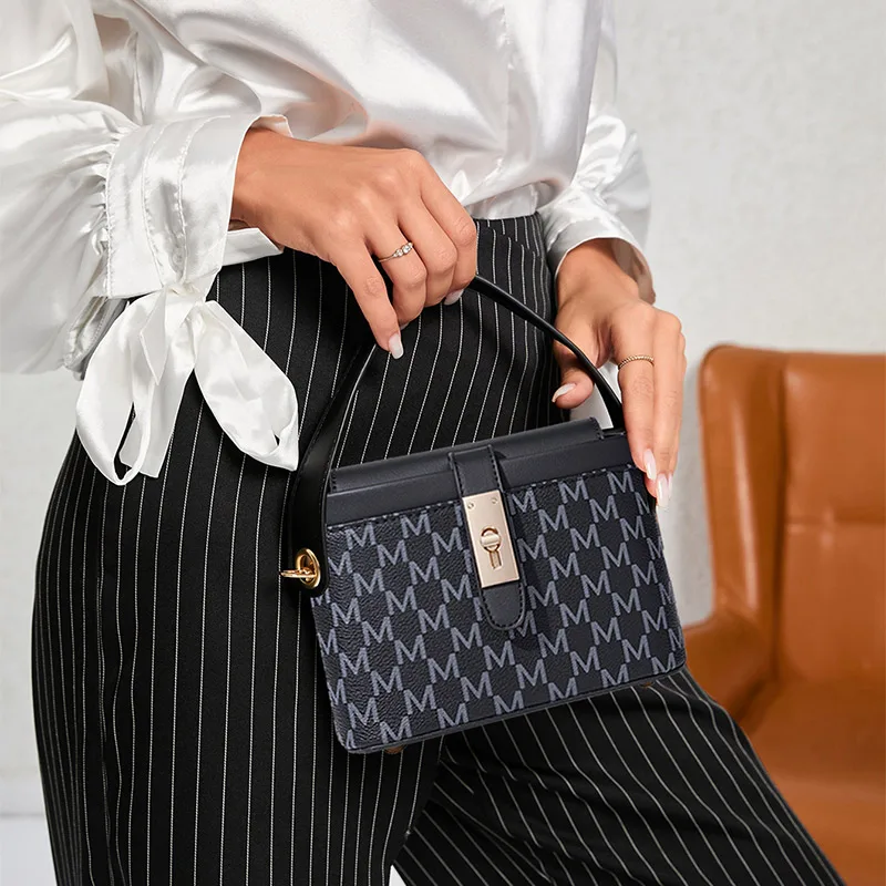

New Style Boxed Shoulder Bag Fashionable Trend Contrast Color Bag M Letter Print Hardware Lock Design Women High End Handbag