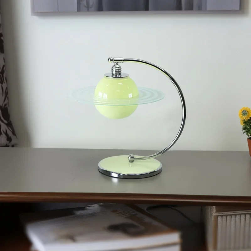 Medieval Light Green Planet Nordic Table Lamp Modern And Creative High End Bedroom Bedside Desk Retro Lighting Fixtures