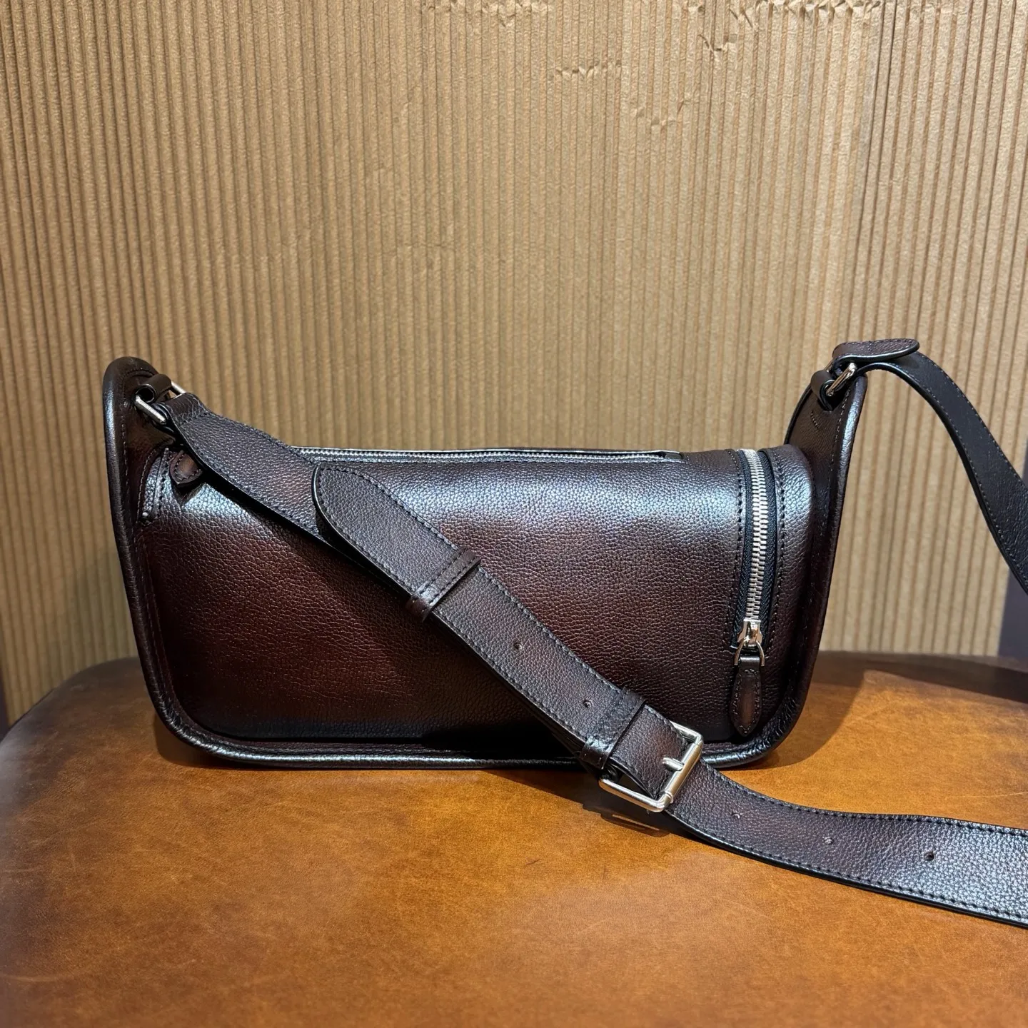 DIMY 2026 new vegetable tanned leather cowhide messenger bag with loose large capacity for commuting single shoulder crossbody