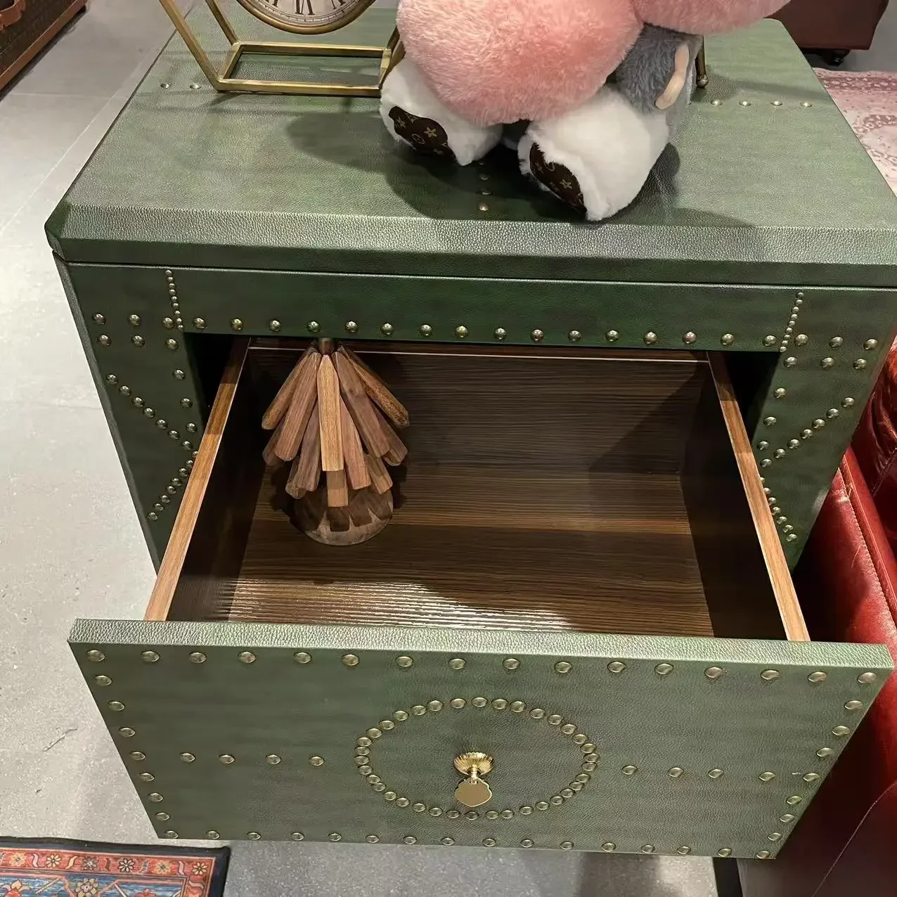 Американский ретро-модный обеденный боковой шкаф из цельного дерева, бытовой шкаф с тремя ведрами, длина, ширина и высота 68x48x102 см