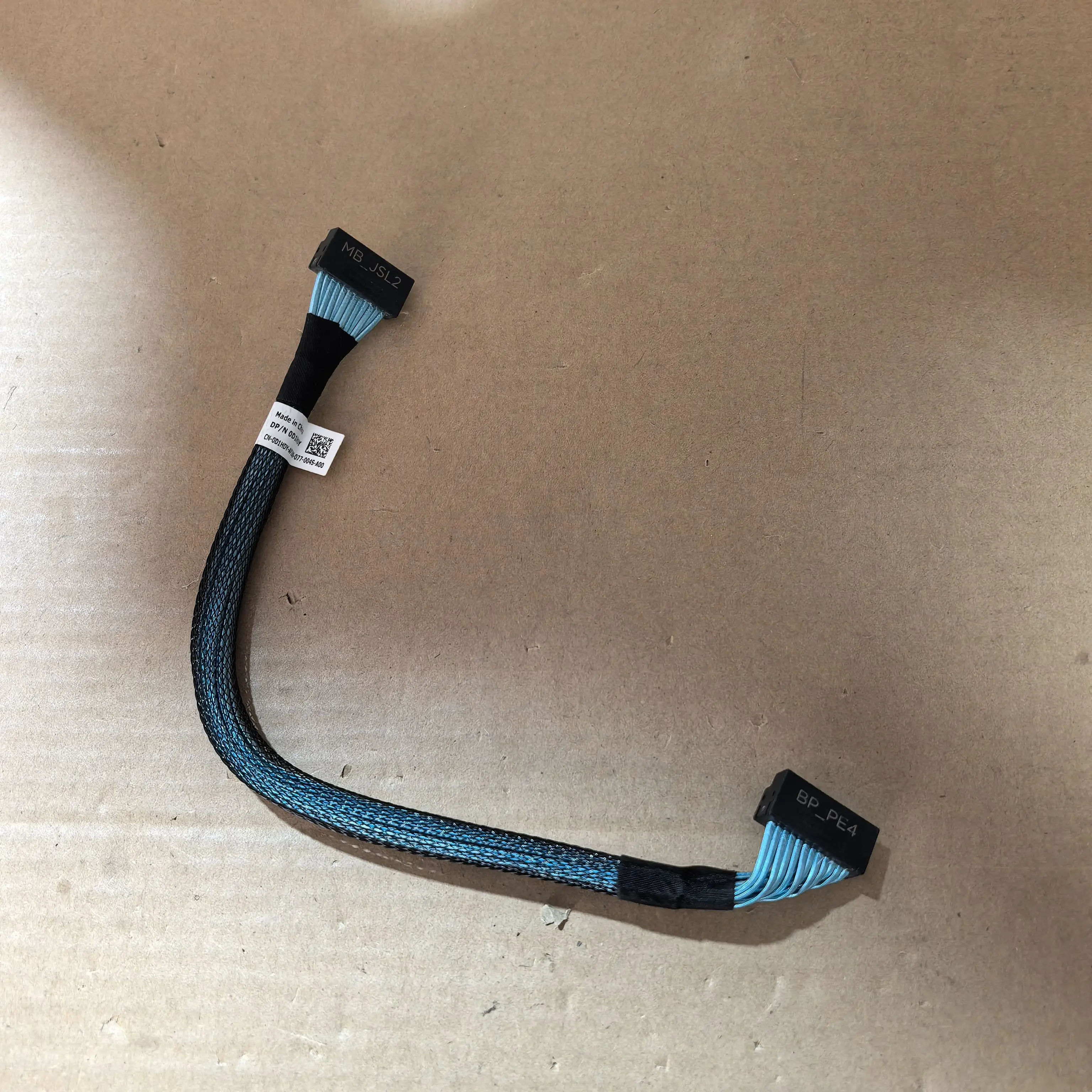 New R6525 server X10 NVME 6-7 data cable D1HDY