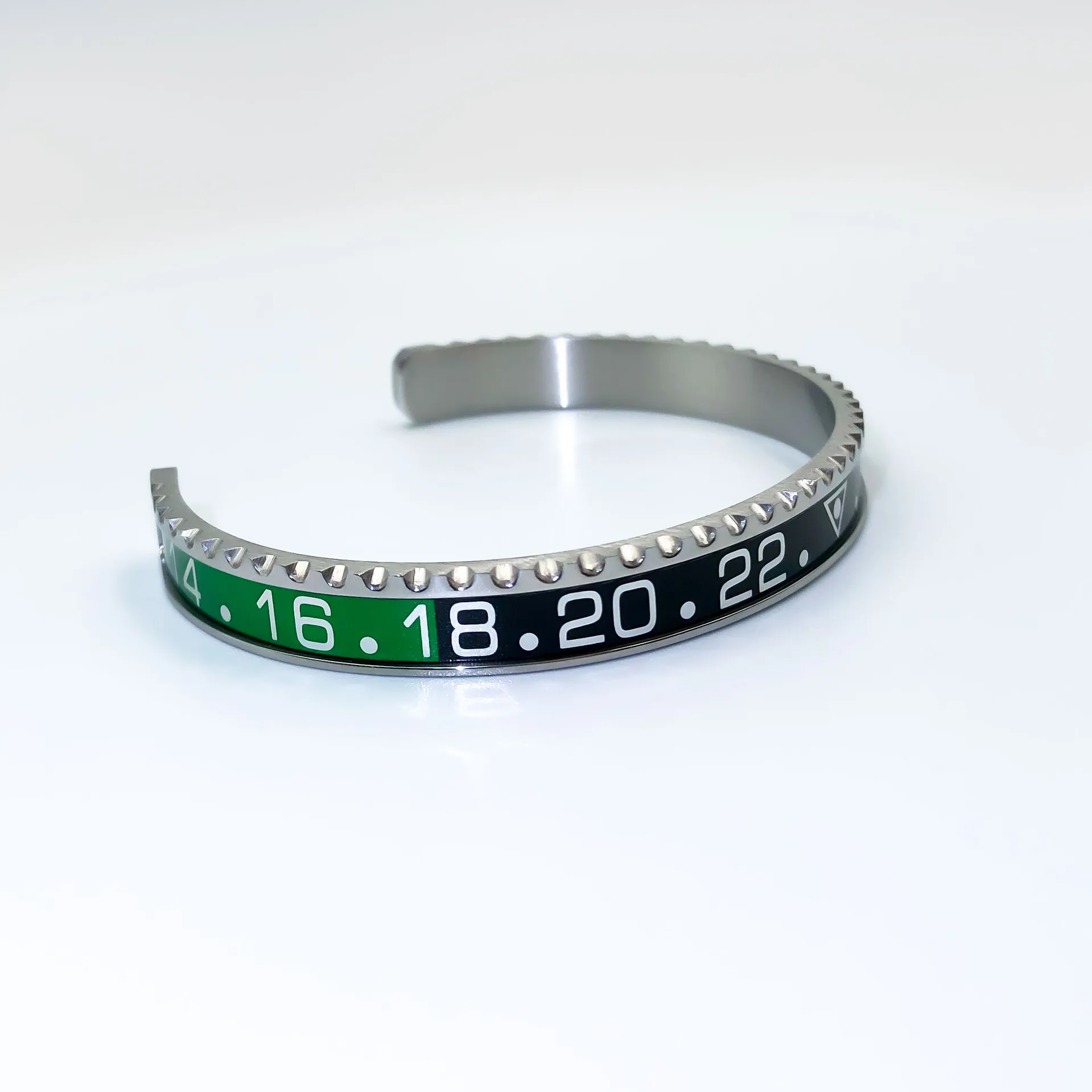 Neue Edelstahl Persönlichkeit Mode Herren- und Damenarmbänder Digitalanzeige Wassergeist Damen- und Herrenarmband Schmuck