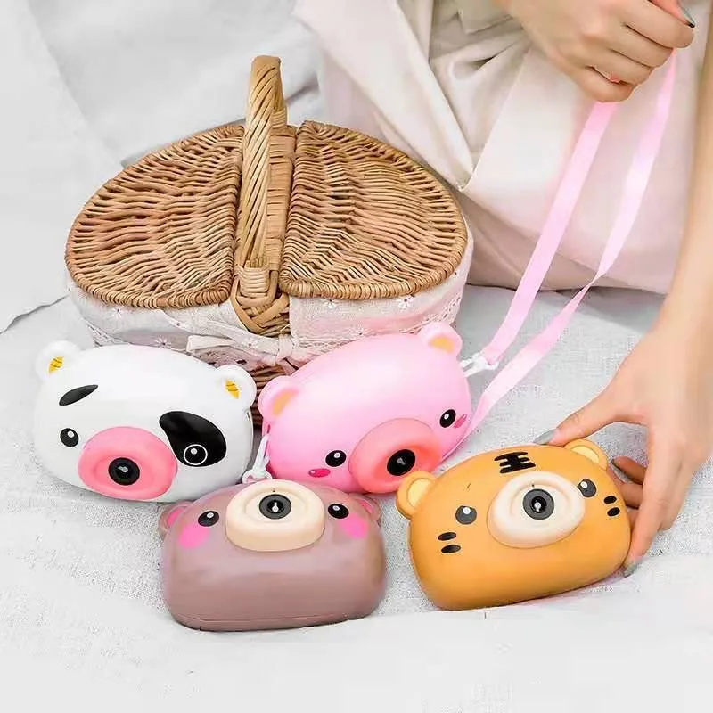 لعبة آلة الفقاعات للأطفال أوتوماتيكية بالكامل للاستخدام الخارجي مع موسيقى وأضواء كاميرا خنزير صغيرة كهربائية لتفجير الفقاعات