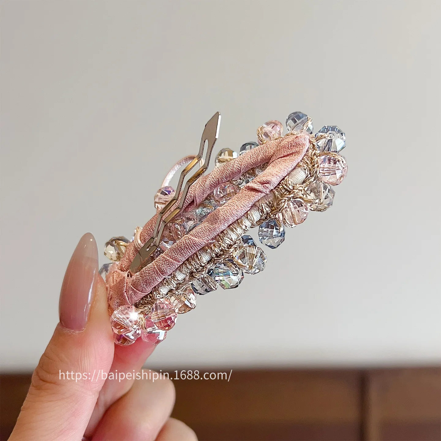 

Корейские хрустальные заколки-бантики во французском стиле для боковых прядей, минималистичные нескользящие зажимы для челки и мелких прядей у лица для женщин