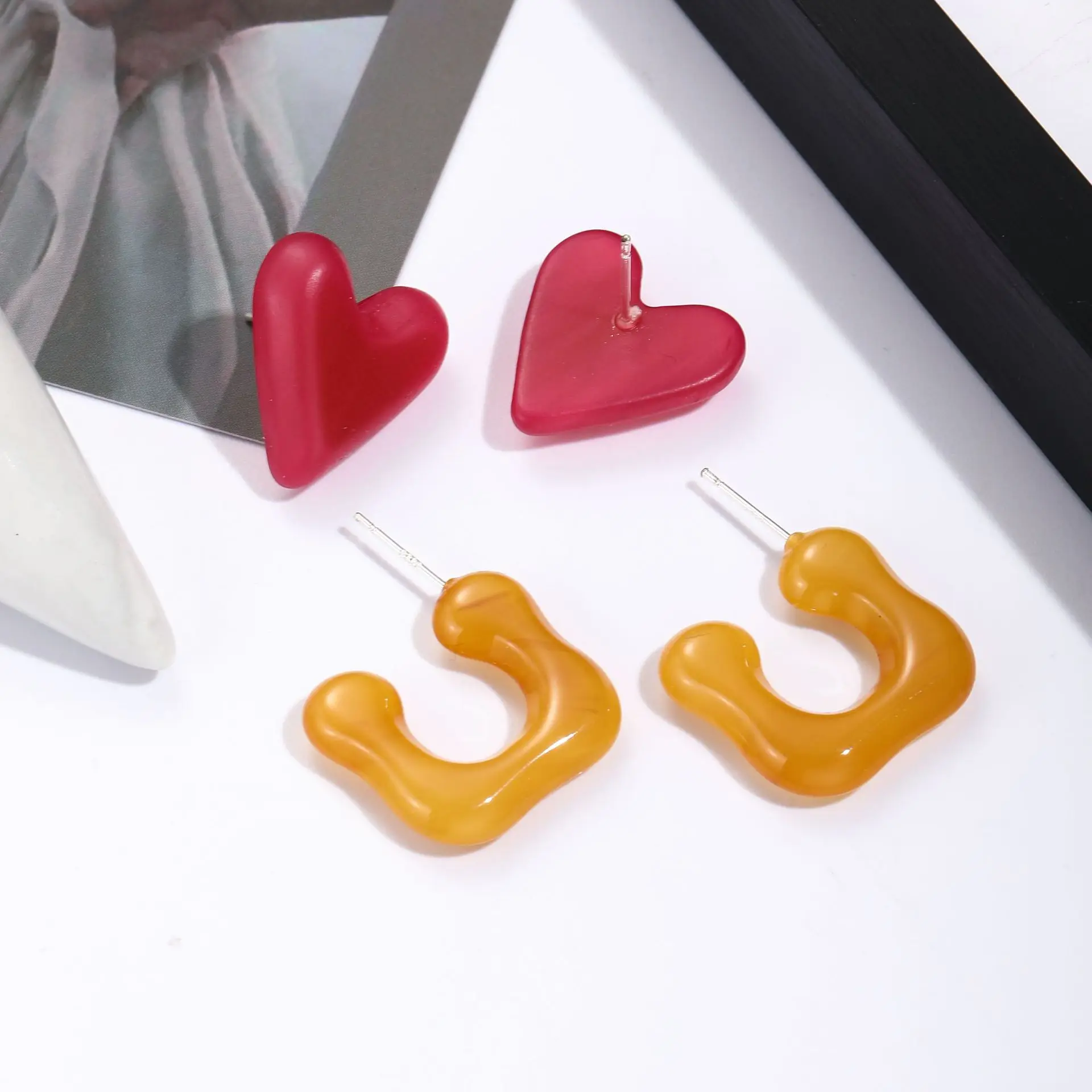 DIY accessories Korean color summer acrylic love earrings dopamine C-shaped simple female stud earrings wind jewelry wholesale t