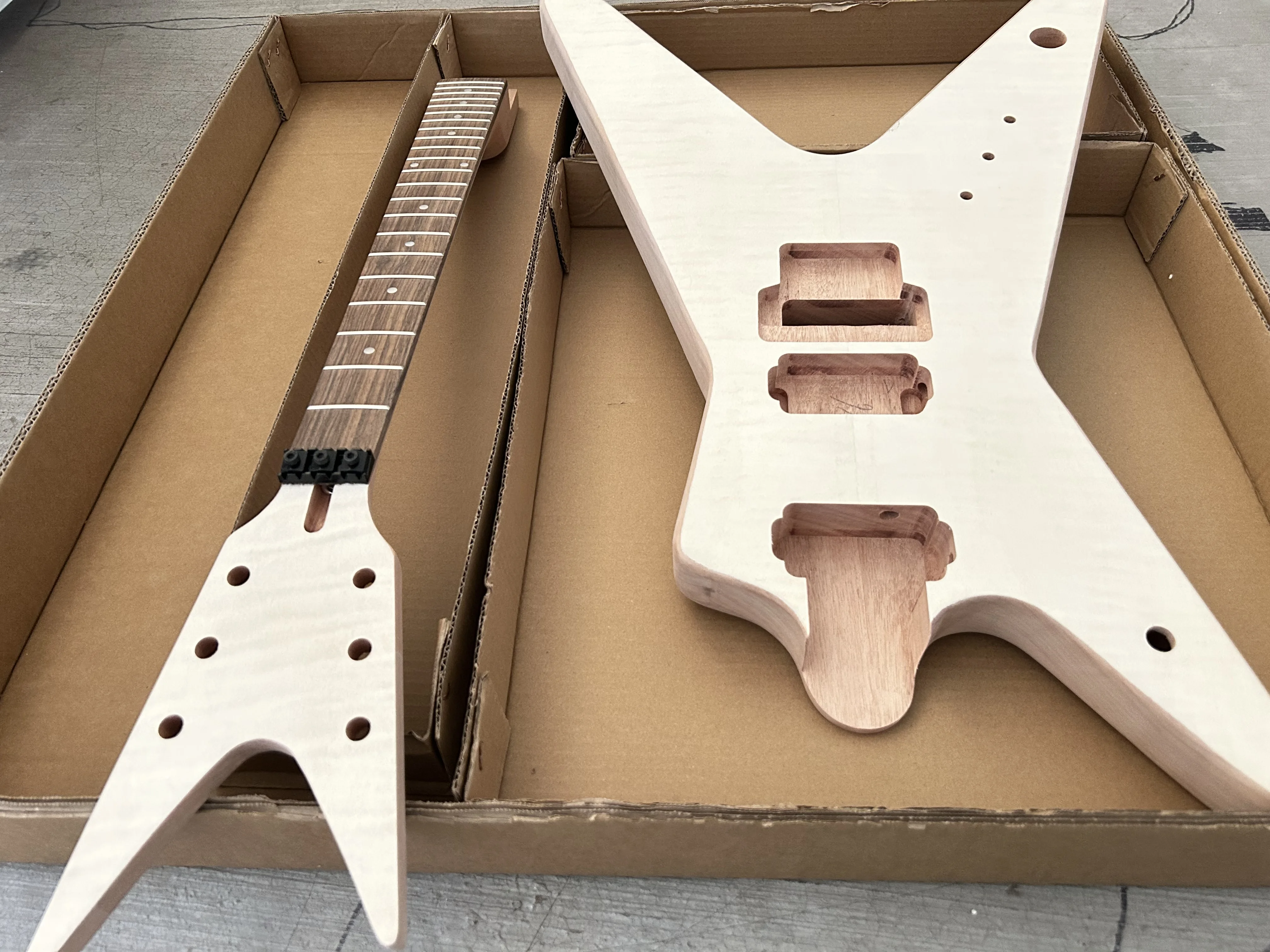 Kit de guitarra eléctrica Diy de chapa de arce de mano izquierda, estilo Dimebag ML, cuerpo de caoba, diapasón de palisandro