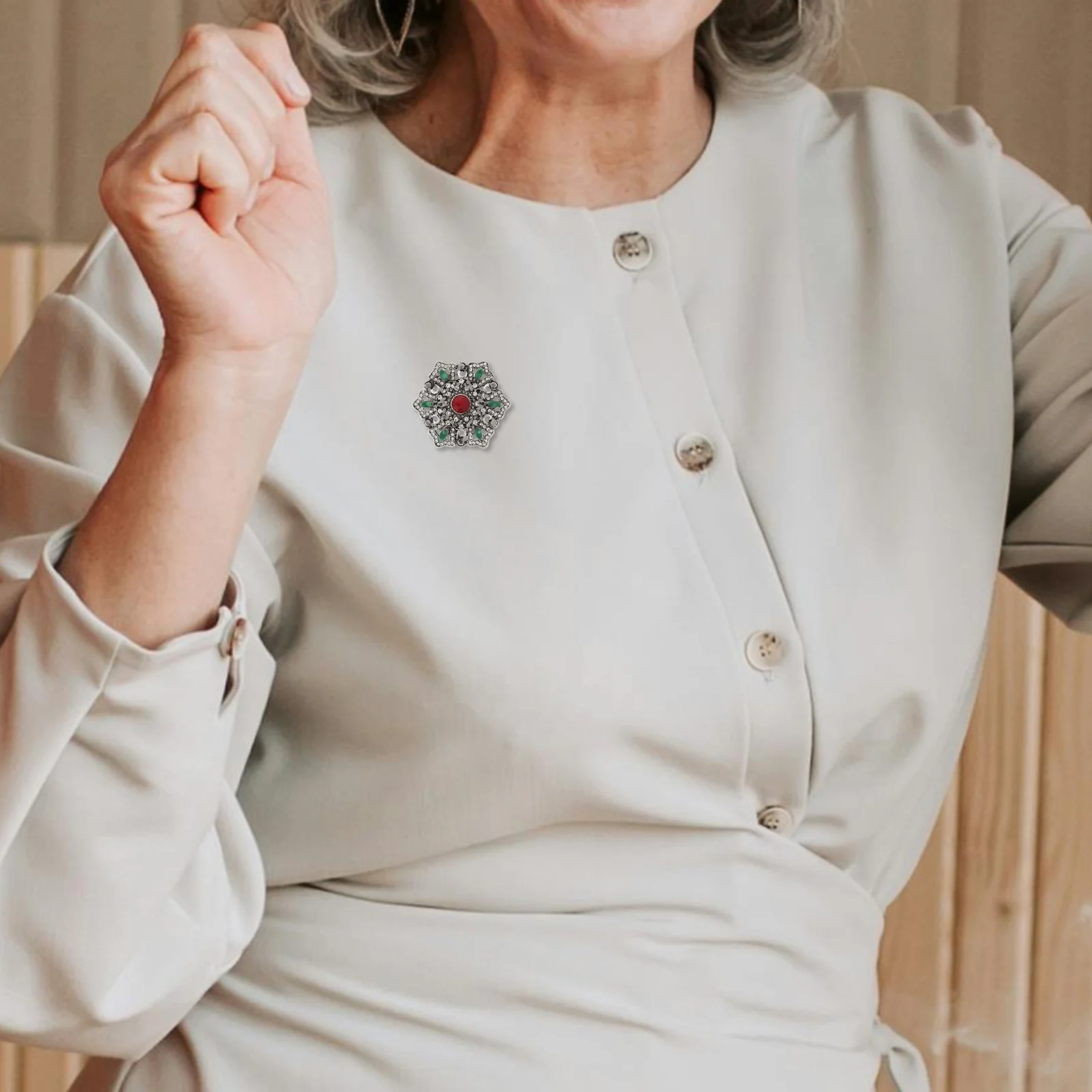 

Baroque Court Vintage Brooch Rhinestone Pin Elegant Hollow Design Festive Medal Classic Tone Finish Dress Accessories