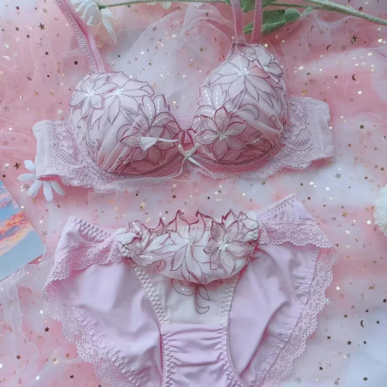 Japanese Sweet Girls Bra Set Thin Cup Sexy Women Lingerie Home Low Flower Side Collection