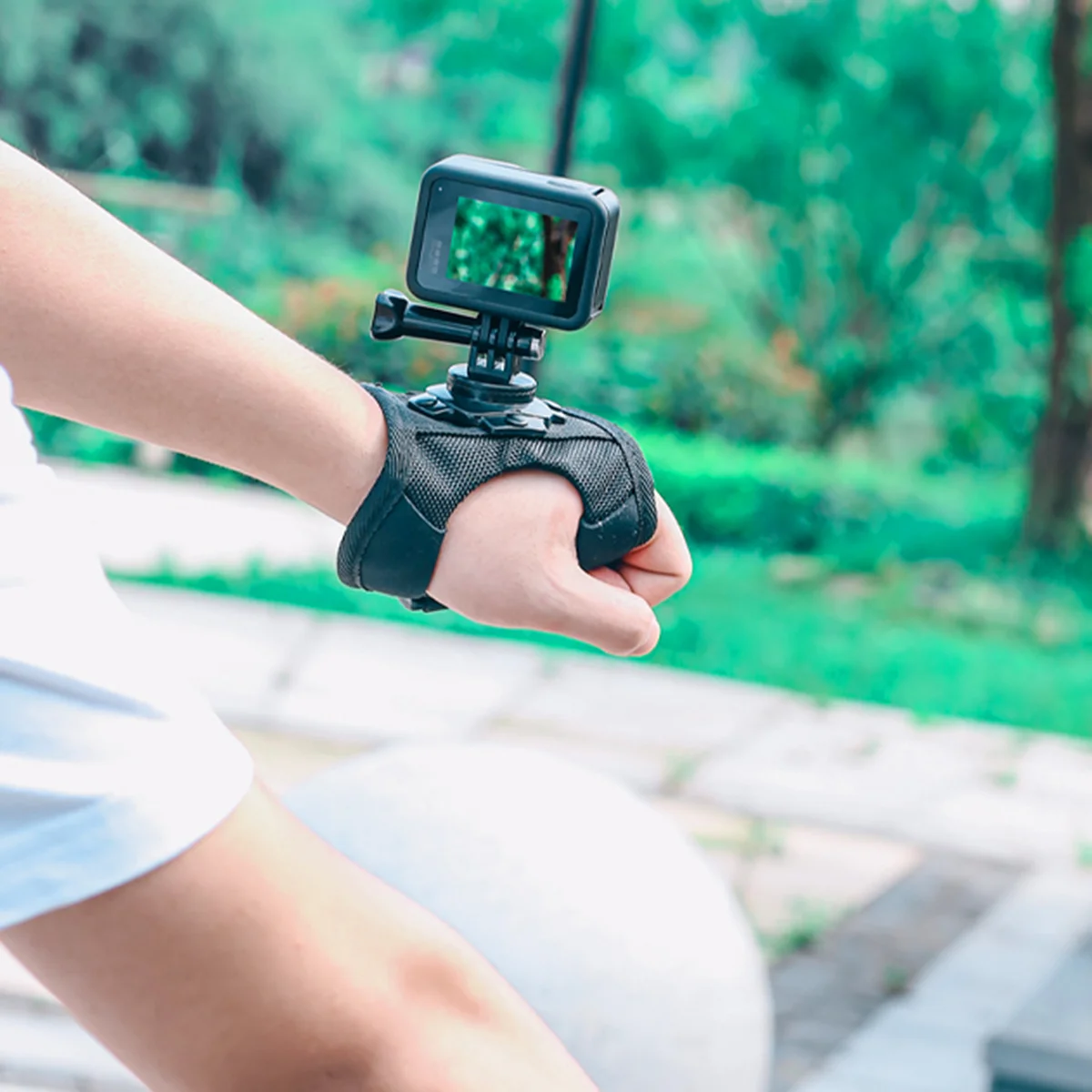 

2Pcs 360 Degree Rotation Wrist Strap Mount Camera Wrist Holder Lightweight Glove Style Stable for Cycling Surfing Snorkeling