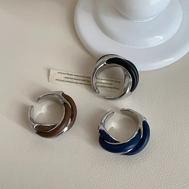 

Массивное кожаное кольцо с витым металлическим элементом для женщин, модное индивидуальное универсальное женское кольцо-браслет, ювелирное украшение