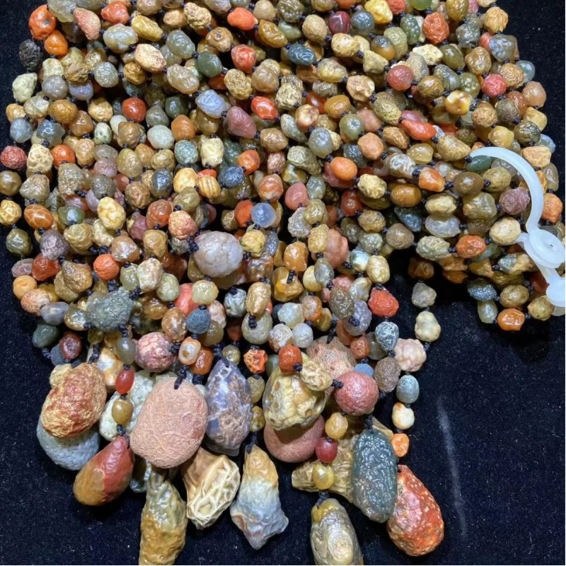 

Ожерелье с подвеской из агата Gobi, синий, черный, зеленый, фиолетовый, белый, коричневый, разноцветный камень с прожилками, унисекс