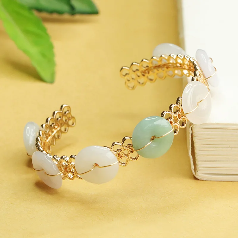 

Natural Myanmar A jadeite bracelet, jade safety buckle, bracelet, bracelet.