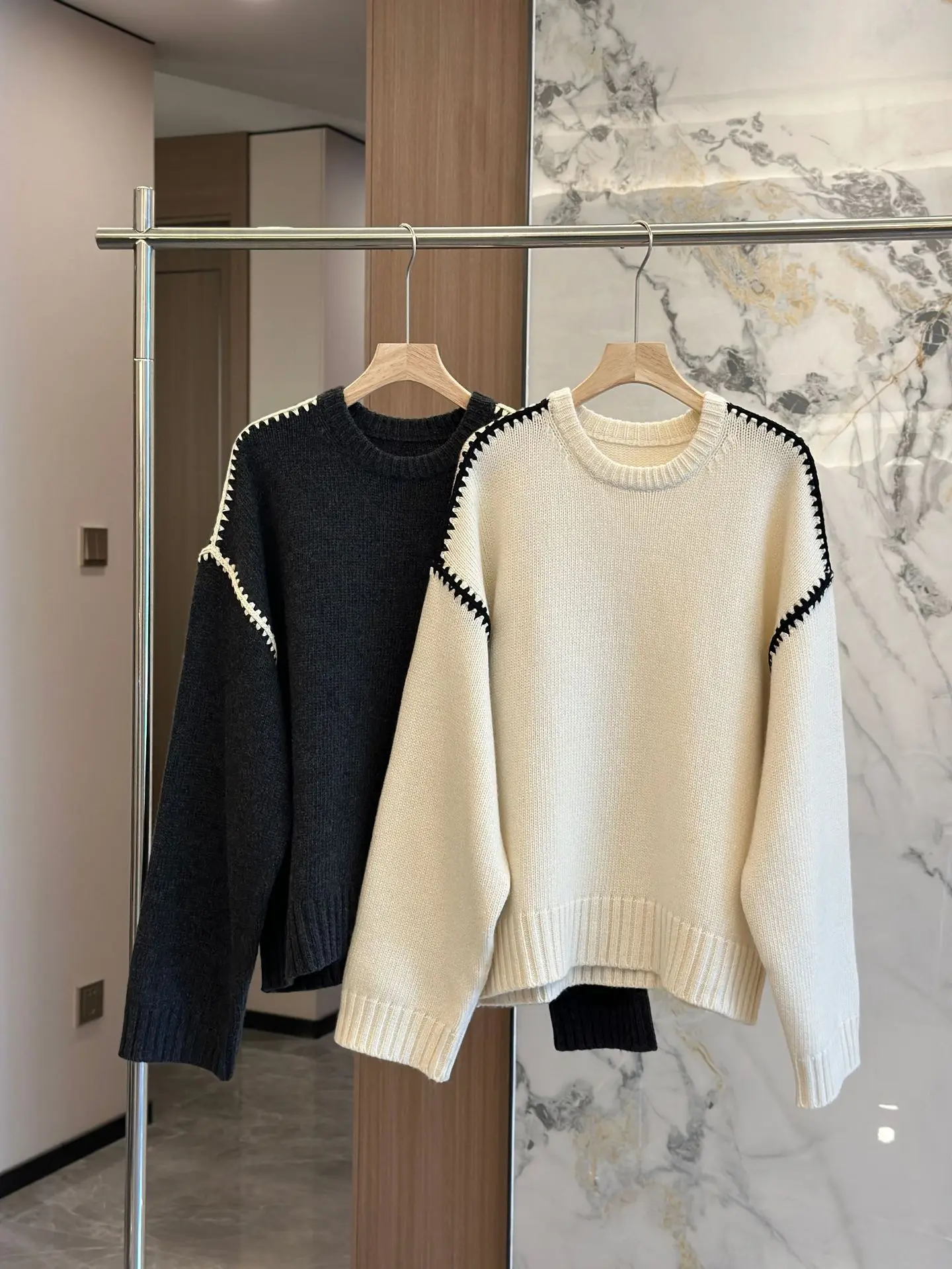 Fashion Women  Stitched Edge Wool  Sweater Round Neck Lady Pullover Loose Knitted Sweater Top for Winter New Style