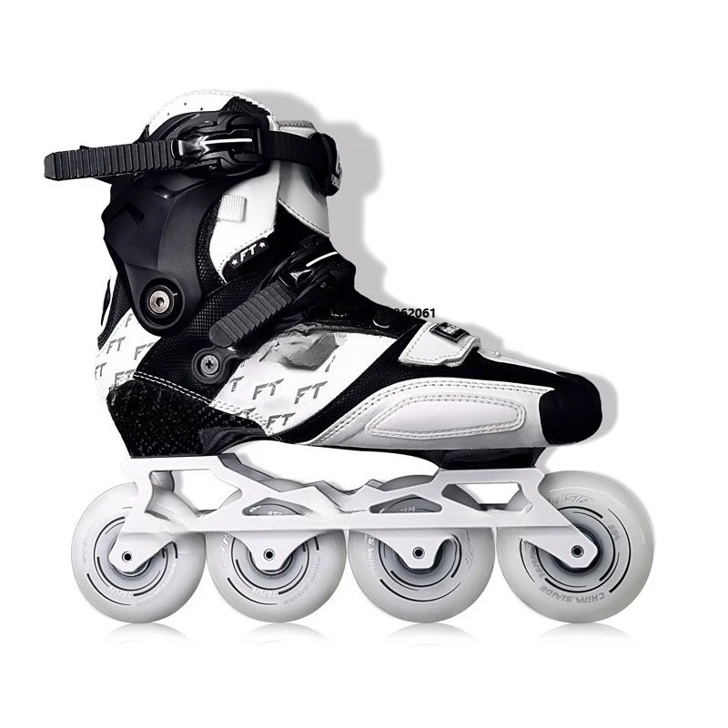 

Регулируемые 4-колесные коньки из ПВХ с подошвой из углерода для взрослых, мигающий ролик с полипропиленовым шасси и полиуретановым материалом для использования на открытом воздухе