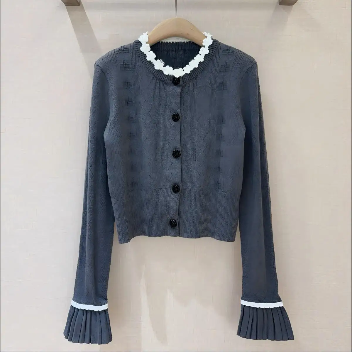 2026 high-quality new women's clothing gentle flower collar knitted thin cardigan--hb723