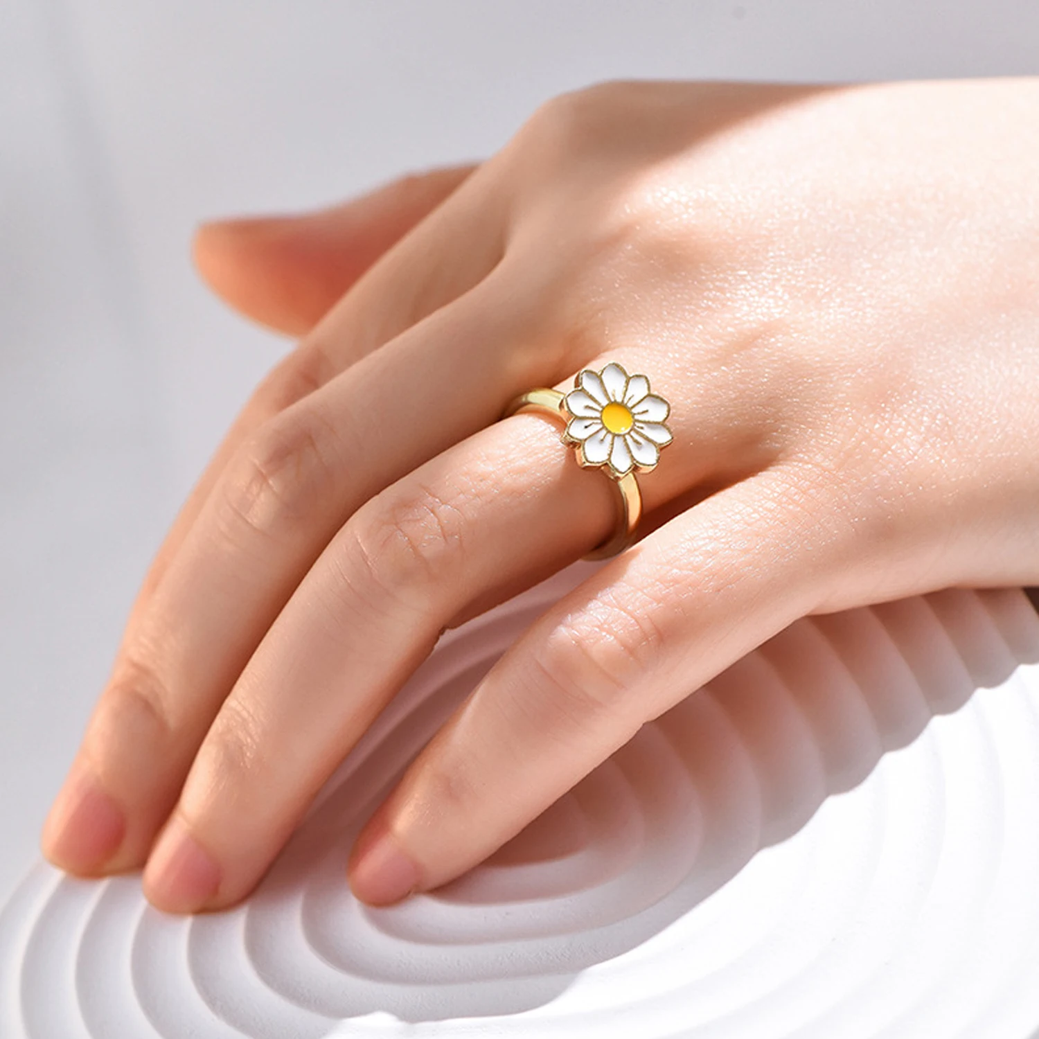1pc Luxury Rotating Anxiety Animal Rings for Women Spinner Fidgets Cute Flower Heart Dragonfly Anti Stress Ring Wedding Jewelr