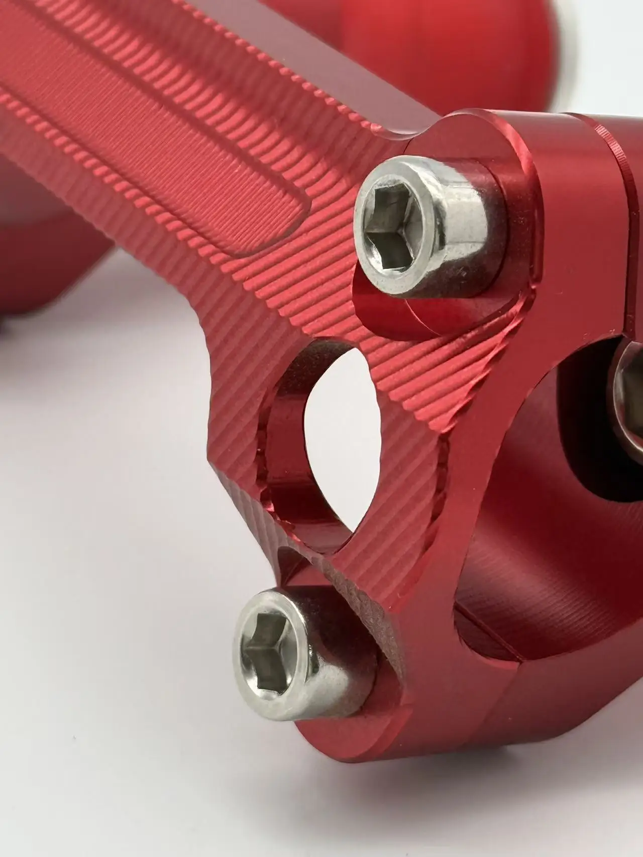 CNC Red High Quality Aluminum Alloy Steering Stem Clamp for FC250 SX125 Motorcycle Upper Retrofit/Upgrade Bracket
