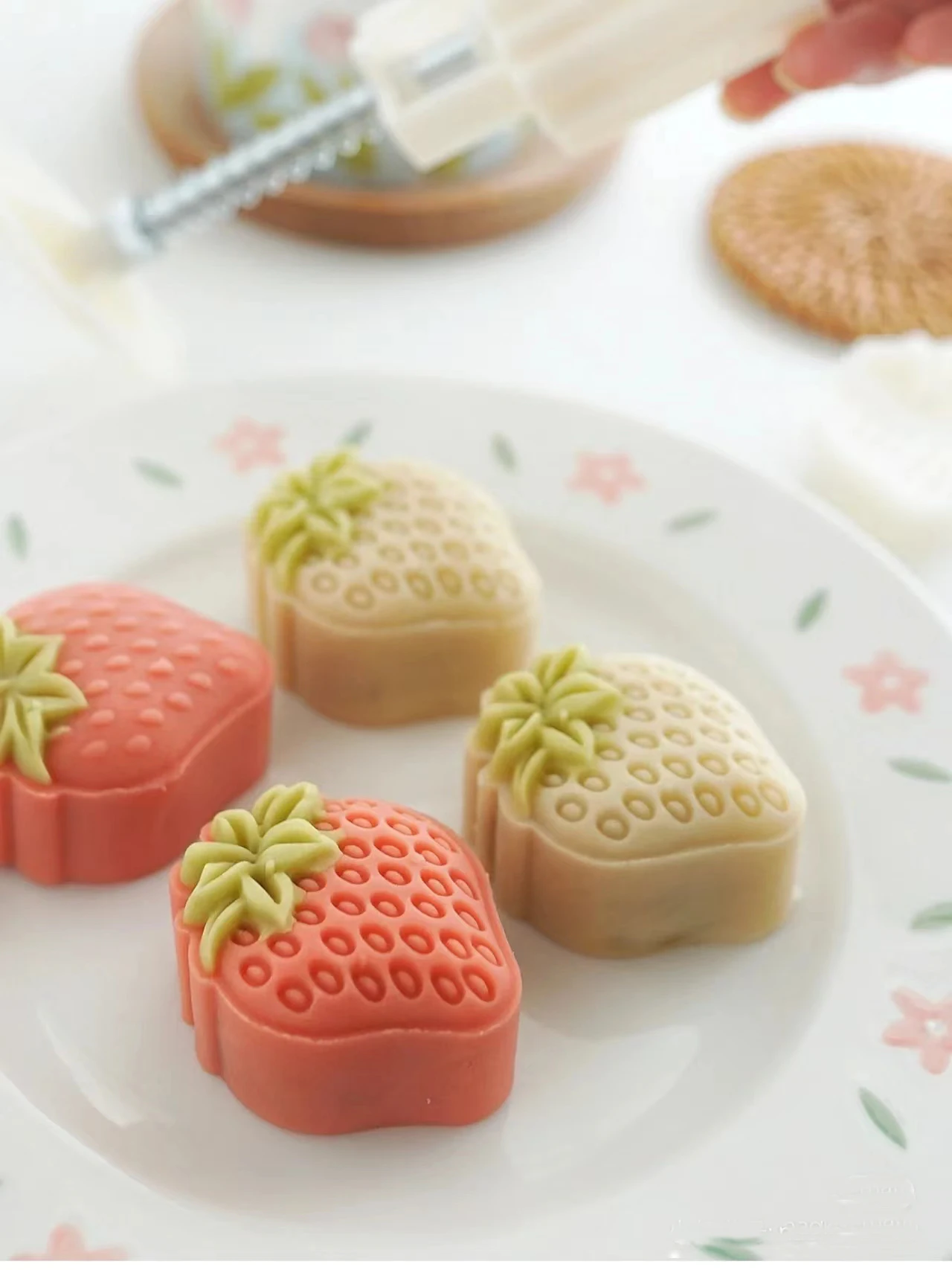 25g 50g Mini Mooncake Mould Strawberry Pattern Fruit Shape Cookie Pastry Stamp Creative Rice Cake Hand Pressed Mold DIY Dessert