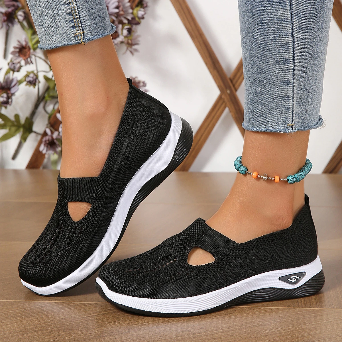 Women Flats New Summer Mesh Breathable Sneakers Light Slip on Flat Platform Casual Shoes for Women Anti-slip Walking Loafers