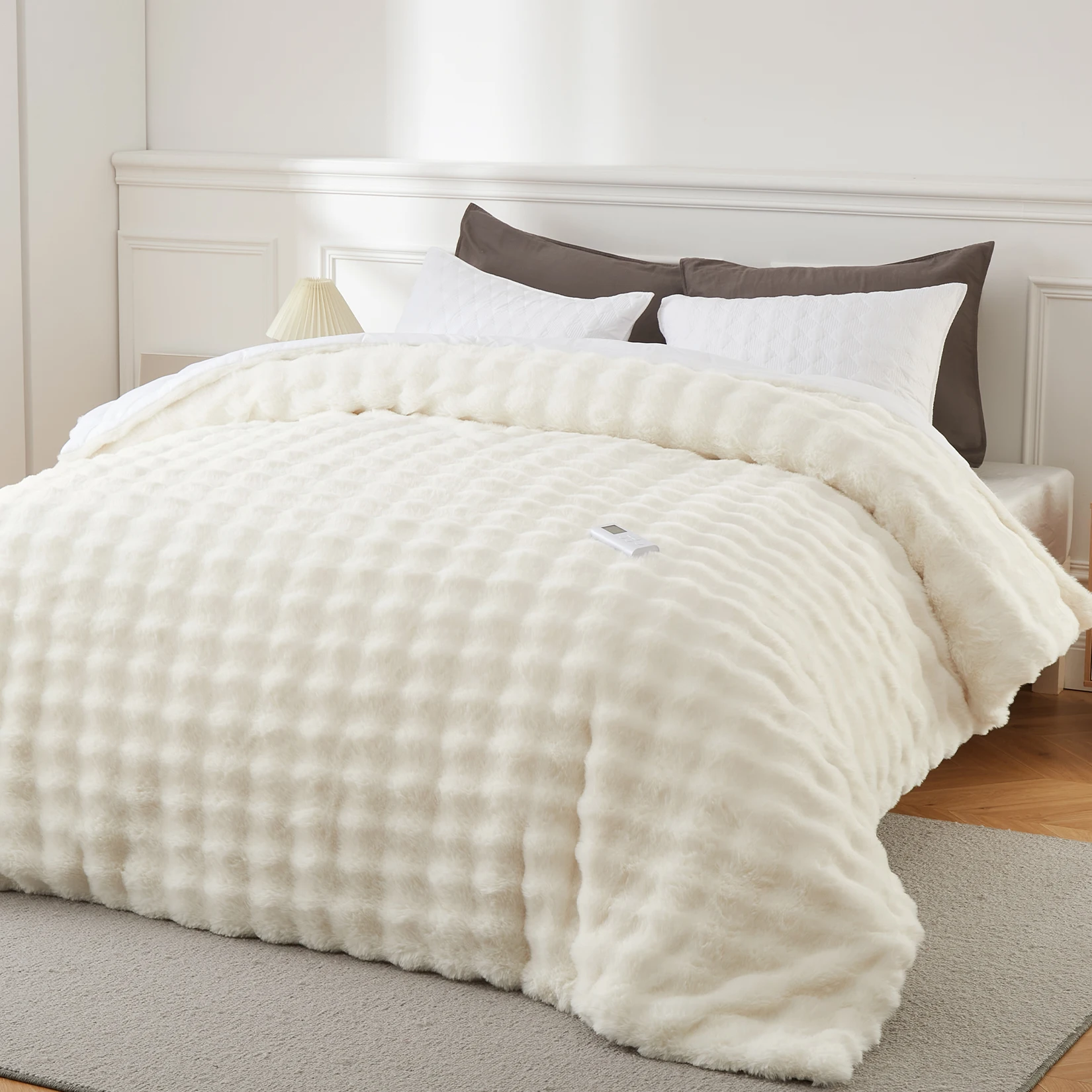 Ultra Soft Heated Blanket, Soft Faux Fur Electric Comforter with 6 Heat Levels, Wireless Controller, Fast Heating, 10H Auto-Off, Machine Washable, Cozy Winter Bedding