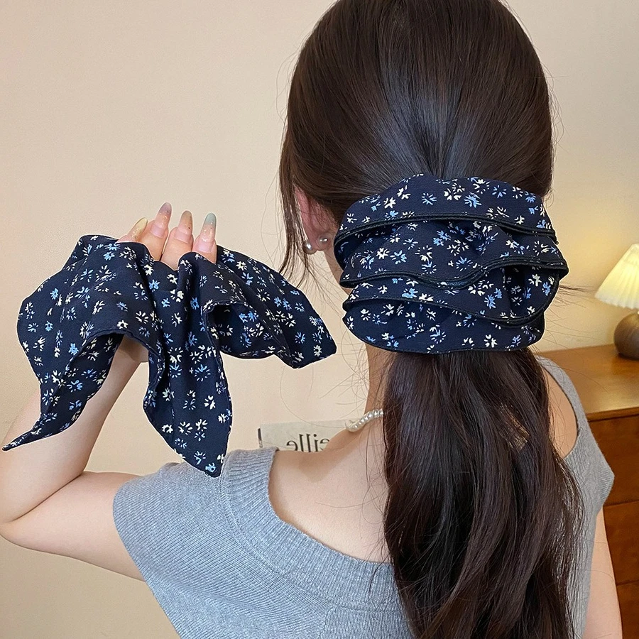 Small Fresh Pleated Floral Fabric Scrunchie for Women Simple Versatile Hair Tie Elegant Charming Hair Accessory Birthday Party M