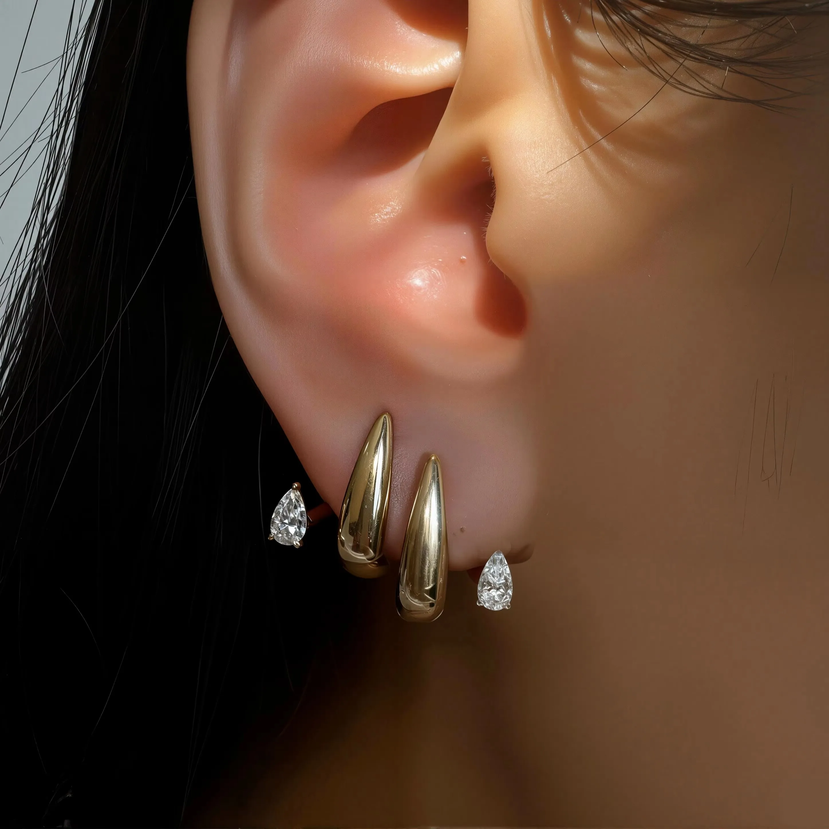 Moonmory Einzigartiges Design Luxusmarken Messing Huggie Creolen für Damen Minimalistisch 5A Birne Marquise Oval 18K Vergoldete Ohrringe – Detail 21