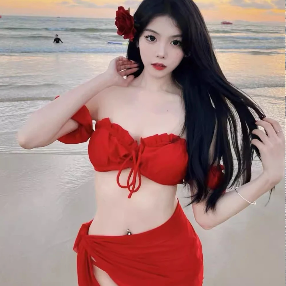 

Retro Red Bikini Split Three Piece Women's Swimsuit Sweet and Sexy European and American Retro Swimsuit Set with Chest Cushion