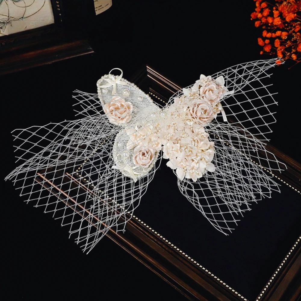 

Shoulder Length Veil Wedding Veils Pearl-Edged Butterfly-Shaped Hairpiece with Flower Bridal Veil Wedding Accessories Marriage