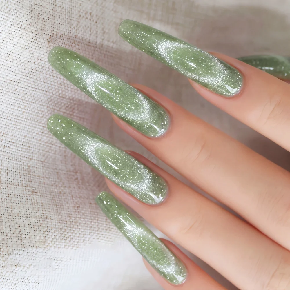 Visuatia 9D Crystal Cat Eye Gel Polish, Matcha Green Cat Eye Gel, suitable for UV/LED lamps, provides a high-gloss finish after curing, is durable and wear-resistant, suitable for beginners to use at home or in nail salons.
