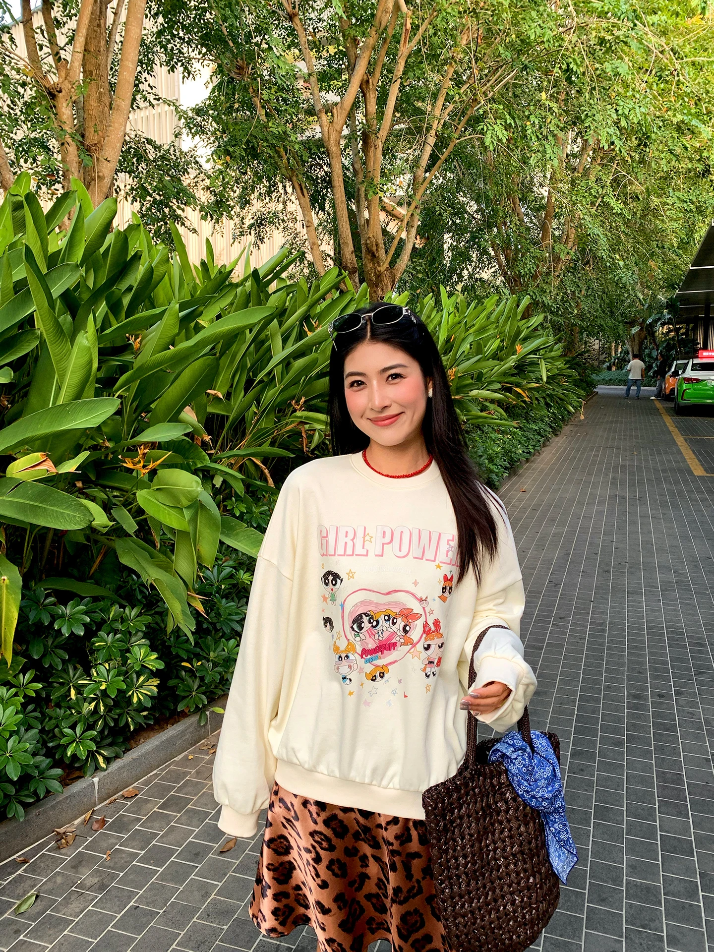 

Уникальная красивая толстовка-худи свободного кроя, белая, оверсайз, вязаная, из хлопка, с длинными рукавами, круглым вырезом, повседневная, женская куртка