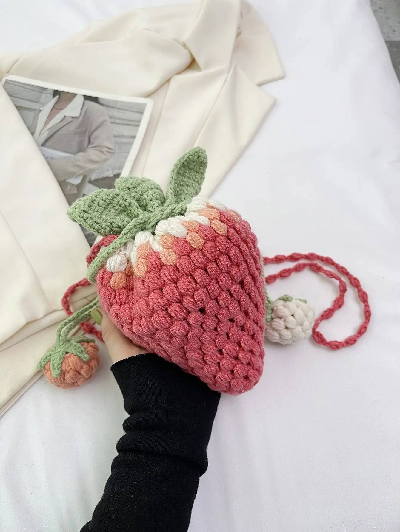 

1pc Handmade Colorful Knitted Strawberry Drawstring Crossbody Bag