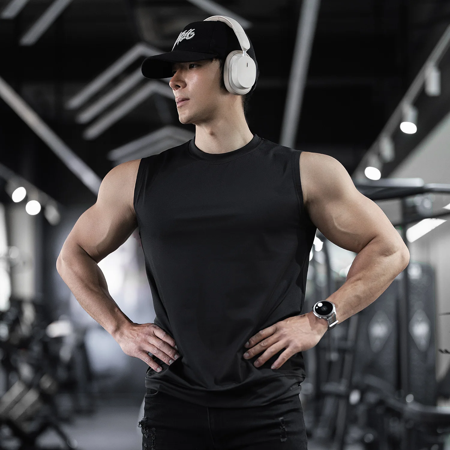 

Breathable Lightweight Men's Sleeveless Sports Vest for Workout and Running