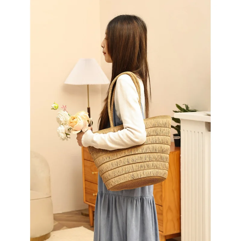 Large capacity woven bag, Korean casual handbag travel bag, tassel grass mat beach bag, recommended for summer