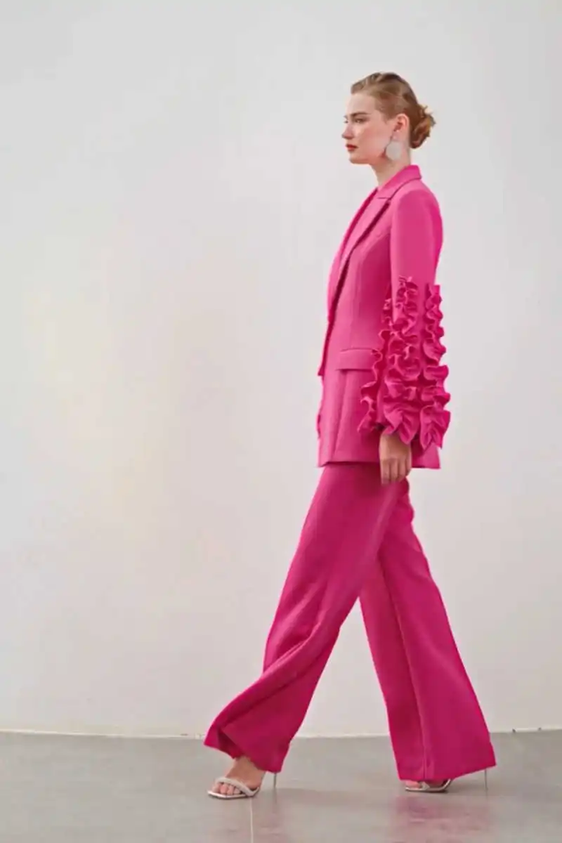 Elegant 2 Pieces Women Suits Dresses Peaked Lapel One Button Blazer Loose Customized Ruffle Sleeve Power Gown